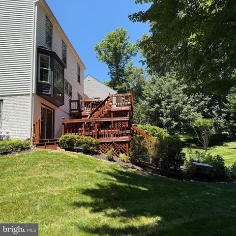 12207 KNIGHTSBRIDGE DR, Woodbridge, VA 22192