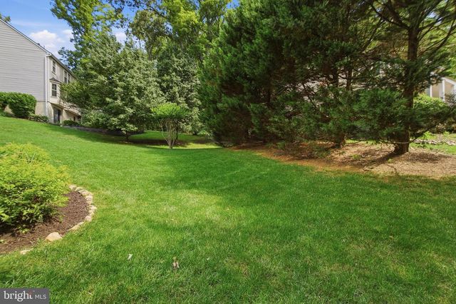 12207 KNIGHTSBRIDGE DR, Woodbridge, VA 22192
