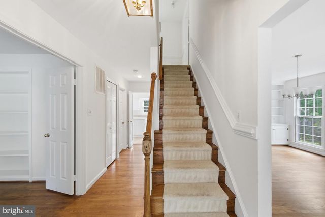 12207 KNIGHTSBRIDGE DR, Woodbridge, VA 22192