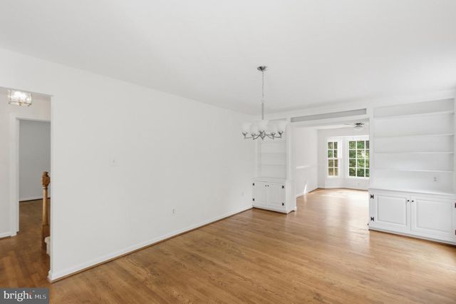 12207 KNIGHTSBRIDGE DR, Woodbridge, VA 22192