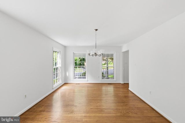 12207 KNIGHTSBRIDGE DR, Woodbridge, VA 22192
