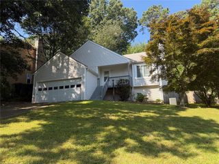 1819 Crescent Hill Drive NW, Acworth, GA 30102