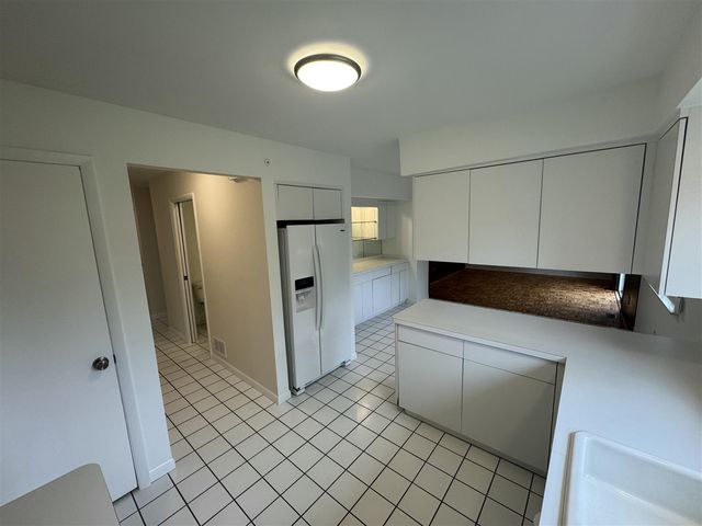 18175 Rainbow Drive, Lathrup Village, MI 48076