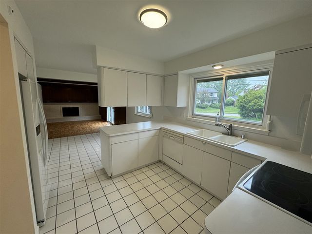 18175 Rainbow Drive, Lathrup Village, MI 48076