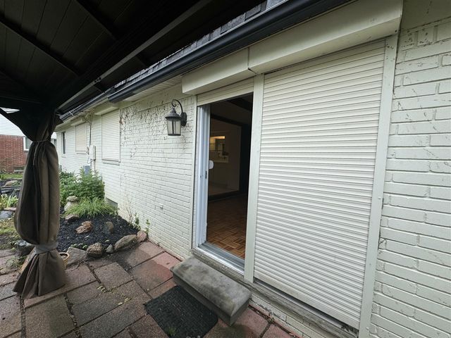 18175 Rainbow Drive, Lathrup Village, MI 48076