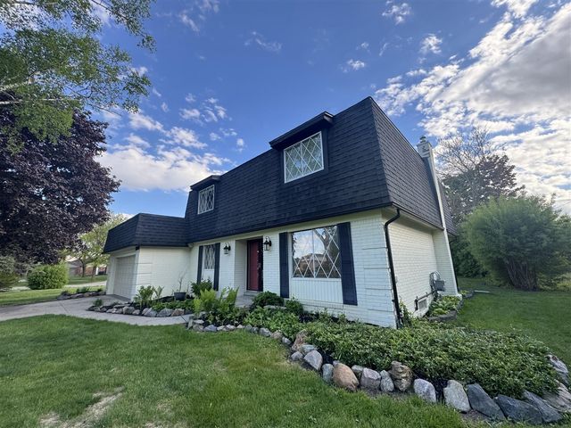 18175 Rainbow Drive, Lathrup Village, MI 48076