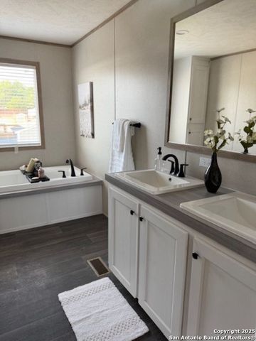 15966 Flores Curve, San Antonio, TX 78221