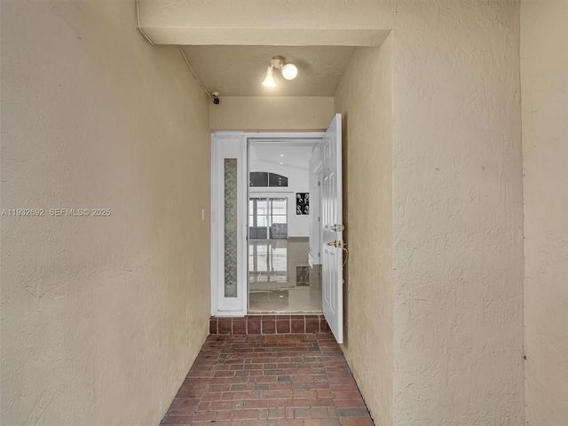 4966 SW 33rd Ter, Hollywood, FL 33312