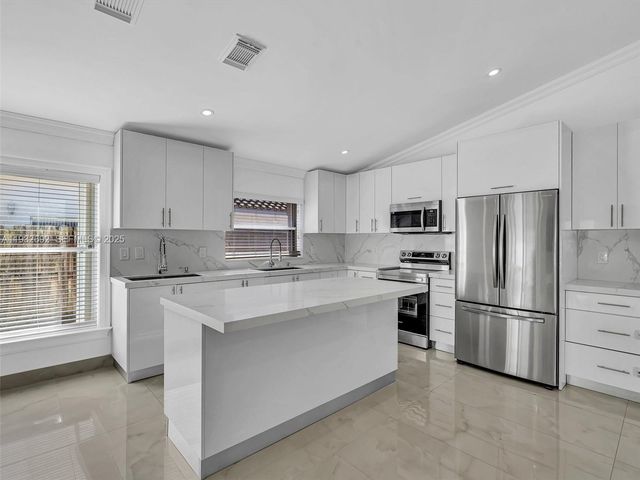 4966 SW 33rd Ter, Hollywood, FL 33312