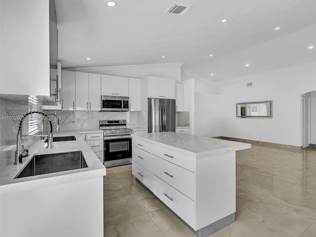 4966 SW 33rd Ter, Hollywood, FL 33312