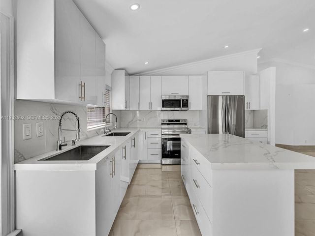 4966 SW 33rd Ter, Hollywood, FL 33312