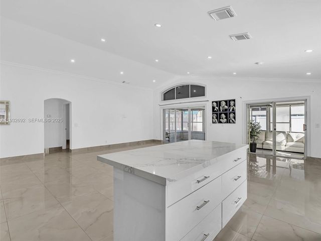 4966 SW 33rd Ter, Hollywood, FL 33312