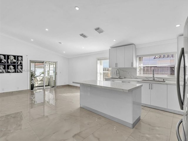 4966 SW 33rd Ter, Hollywood, FL 33312