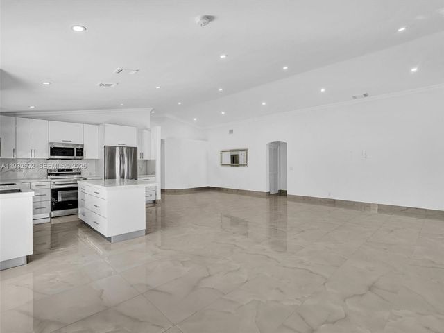 4966 SW 33rd Ter, Hollywood, FL 33312