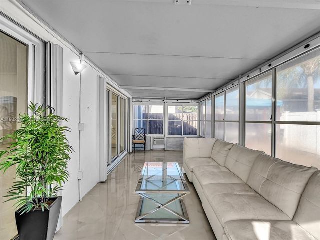 4966 SW 33rd Ter, Hollywood, FL 33312