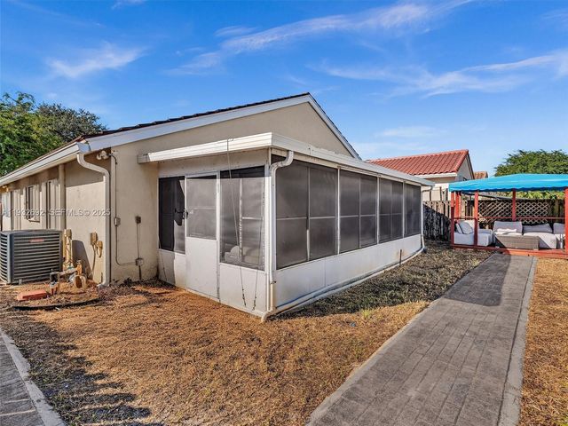 4966 SW 33rd Ter, Hollywood, FL 33312