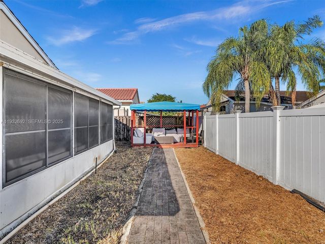 4966 SW 33rd Ter, Hollywood, FL 33312