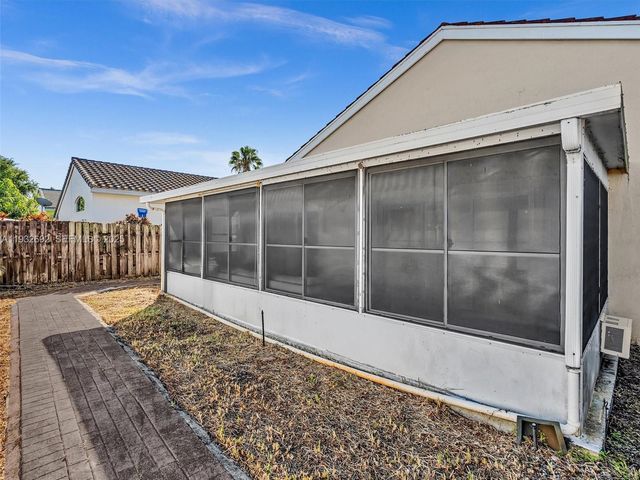 4966 SW 33rd Ter, Hollywood, FL 33312