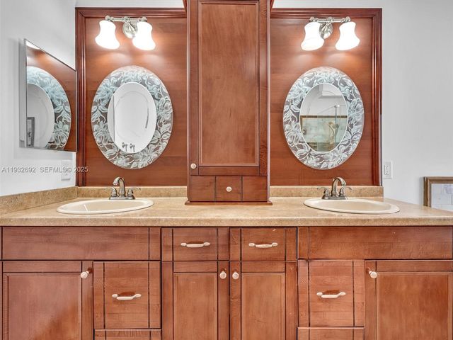 4966 SW 33rd Ter, Hollywood, FL 33312