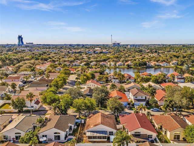 4966 SW 33rd Ter, Hollywood, FL 33312