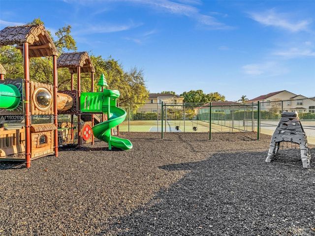 4966 SW 33rd Ter, Hollywood, FL 33312