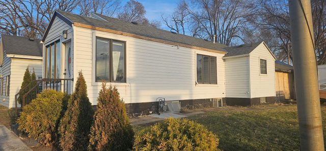 906 1st Avenue E, Shakopee, MN 55379