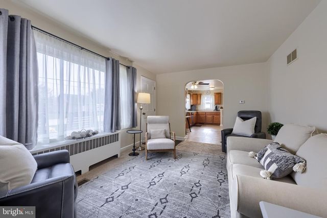 2263 MANOR RD, York, PA 17408