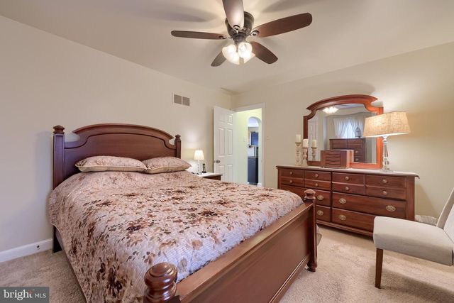 2263 MANOR RD, York, PA 17408