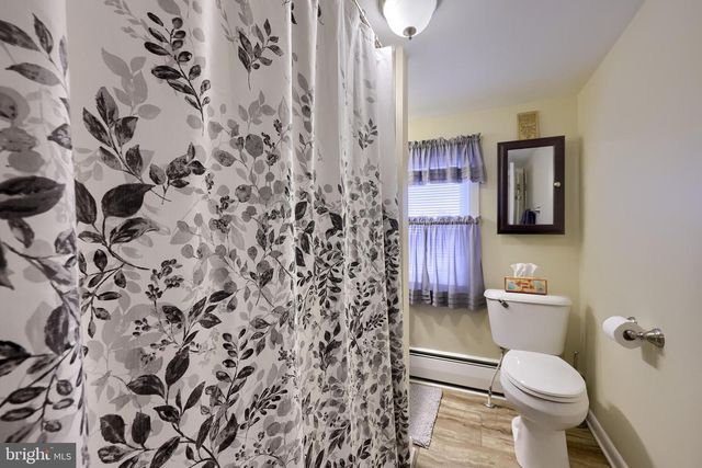 2263 MANOR RD, York, PA 17408