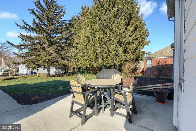 2263 MANOR RD, York, PA 17408