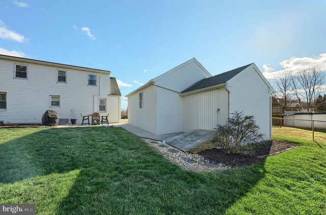 2263 MANOR RD, York, PA 17408