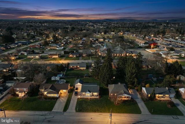 2263 MANOR RD, York, PA 17408