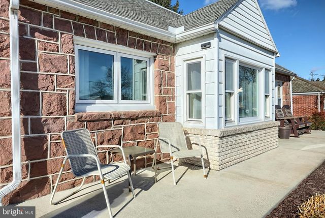 2263 MANOR RD, York, PA 17408