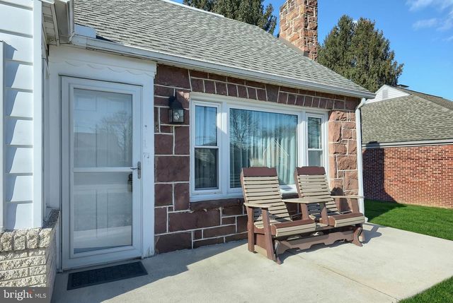 2263 MANOR RD, York, PA 17408