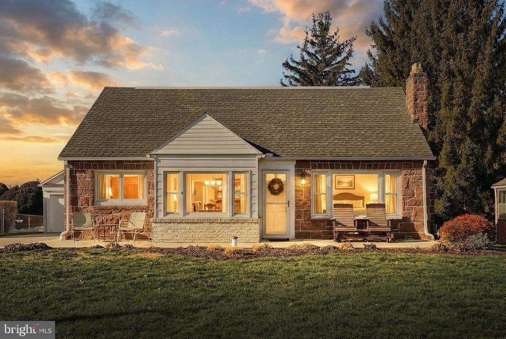 2263 MANOR RD, York, PA 17408