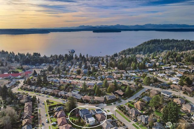 8810 41st Avenue SW, Seattle, WA 98136