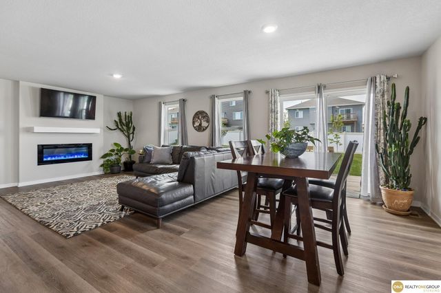 11452 Sunburst Drive, Papillion, NE 68046