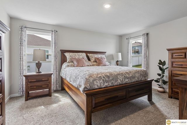 11452 Sunburst Drive, Papillion, NE 68046