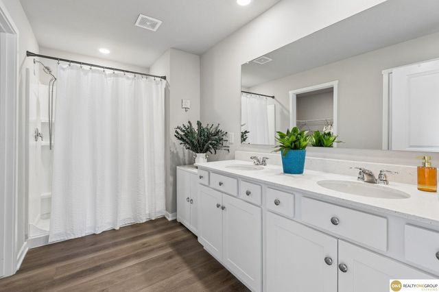 11452 Sunburst Drive, Papillion, NE 68046