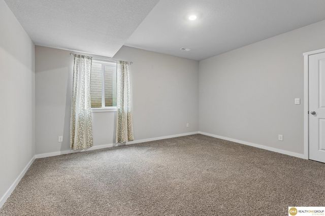 11452 Sunburst Drive, Papillion, NE 68046
