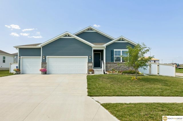 11452 Sunburst Drive, Papillion, NE 68046