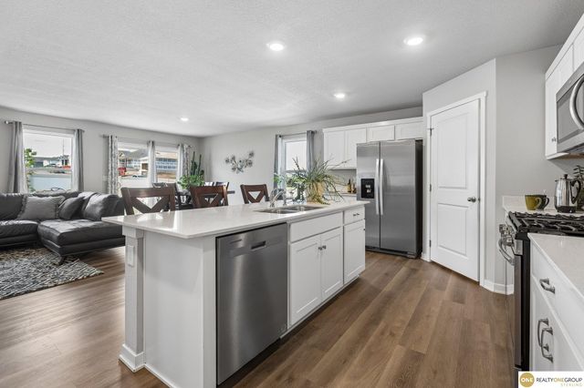 11452 Sunburst Drive, Papillion, NE 68046