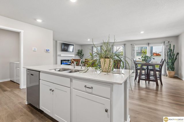 11452 Sunburst Drive, Papillion, NE 68046