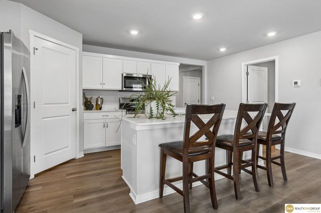 11452 Sunburst Drive, Papillion, NE 68046