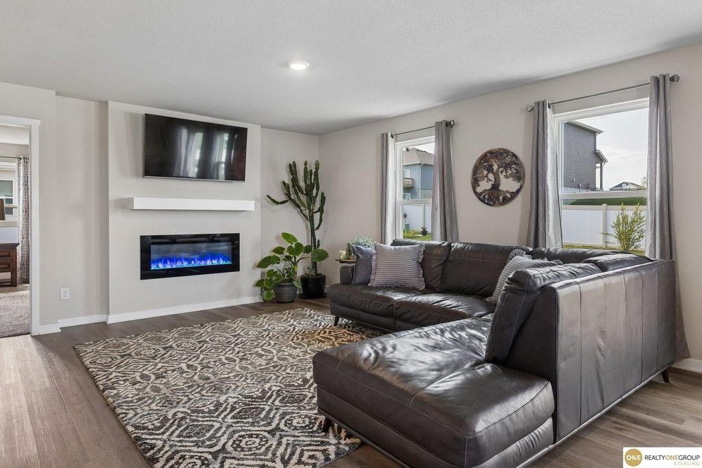 11452 Sunburst Drive, Papillion, NE 68046