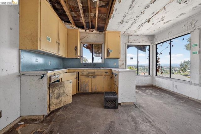 605 Sea View Dr, El Cerrito, CA 94530