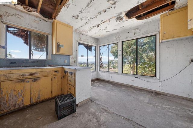 605 Sea View Dr, El Cerrito, CA 94530