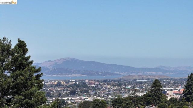 605 Sea View Dr, El Cerrito, CA 94530