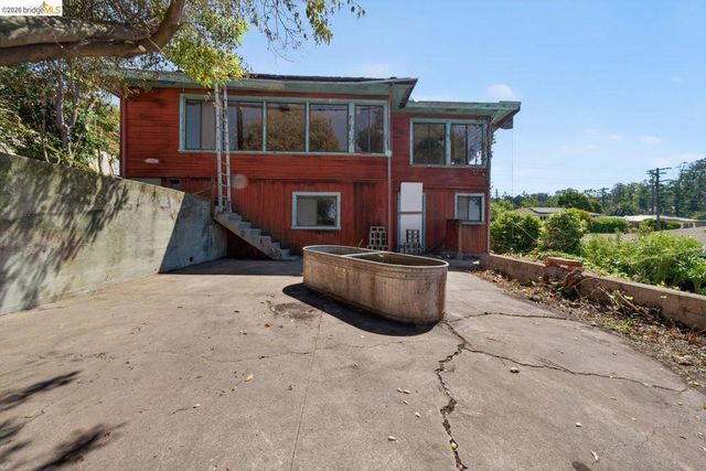 605 Sea View Dr, El Cerrito, CA 94530