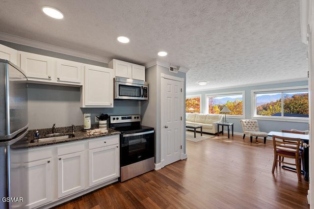 1106 Tanrac Trail, Gatlinburg, TN 37738